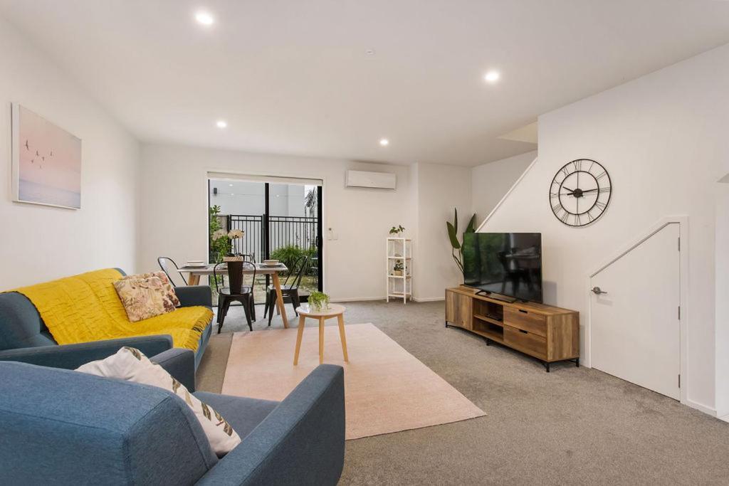 Light & Spacious 2Bdrm Townhouse Off Street Park Christchurch Exterior photo