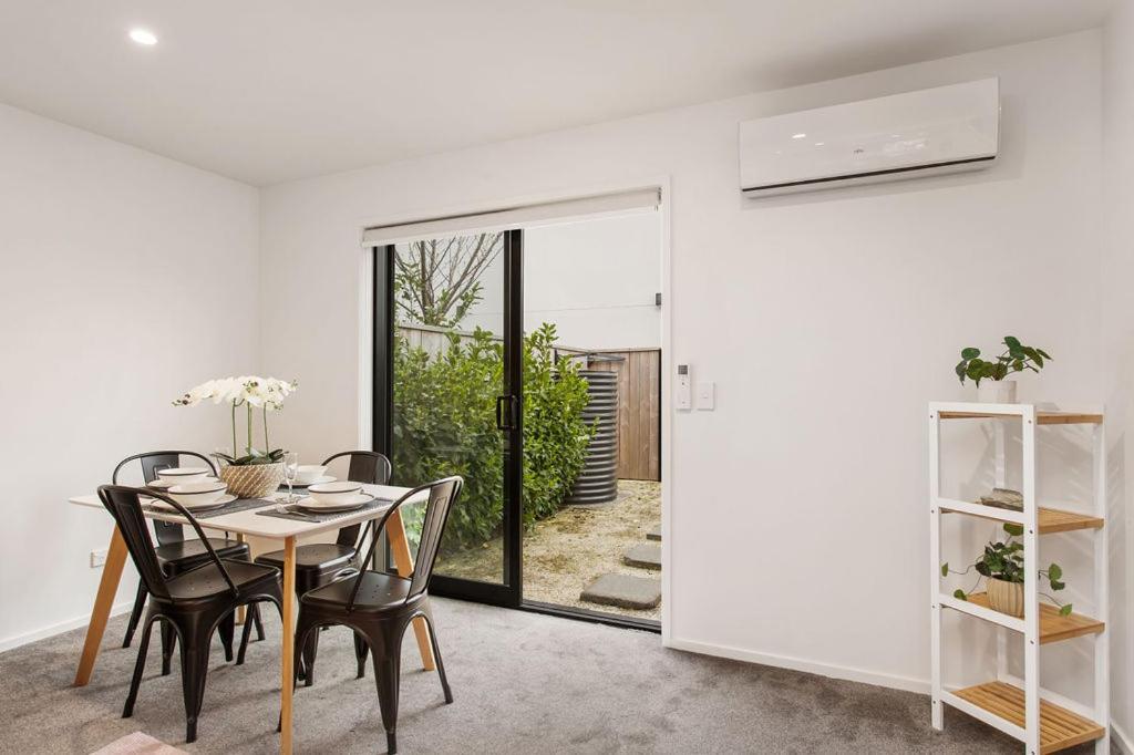 Light & Spacious 2Bdrm Townhouse Off Street Park Christchurch Exterior photo