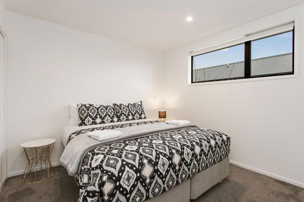 Light & Spacious 2Bdrm Townhouse Off Street Park Christchurch Exterior photo